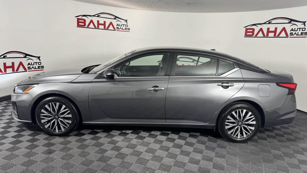 Used 2024 Nissan Altima 2.5 SV FWD image 4