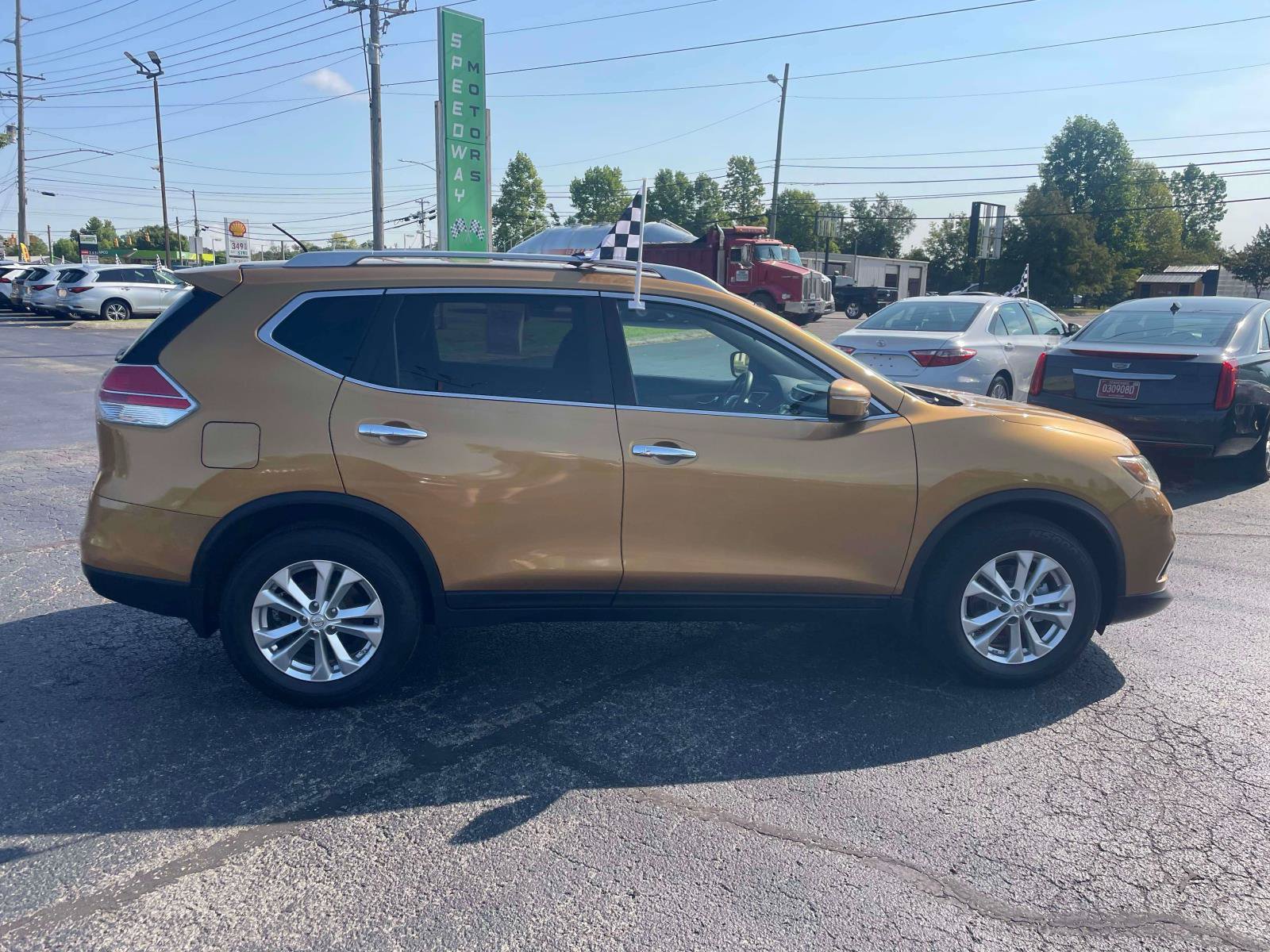 Used 2015 Nissan Rogue SV FWD image 9