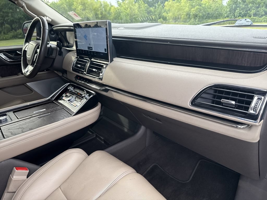 Used 2022 Lincoln Navigator Reserve AWD/4WD image 30