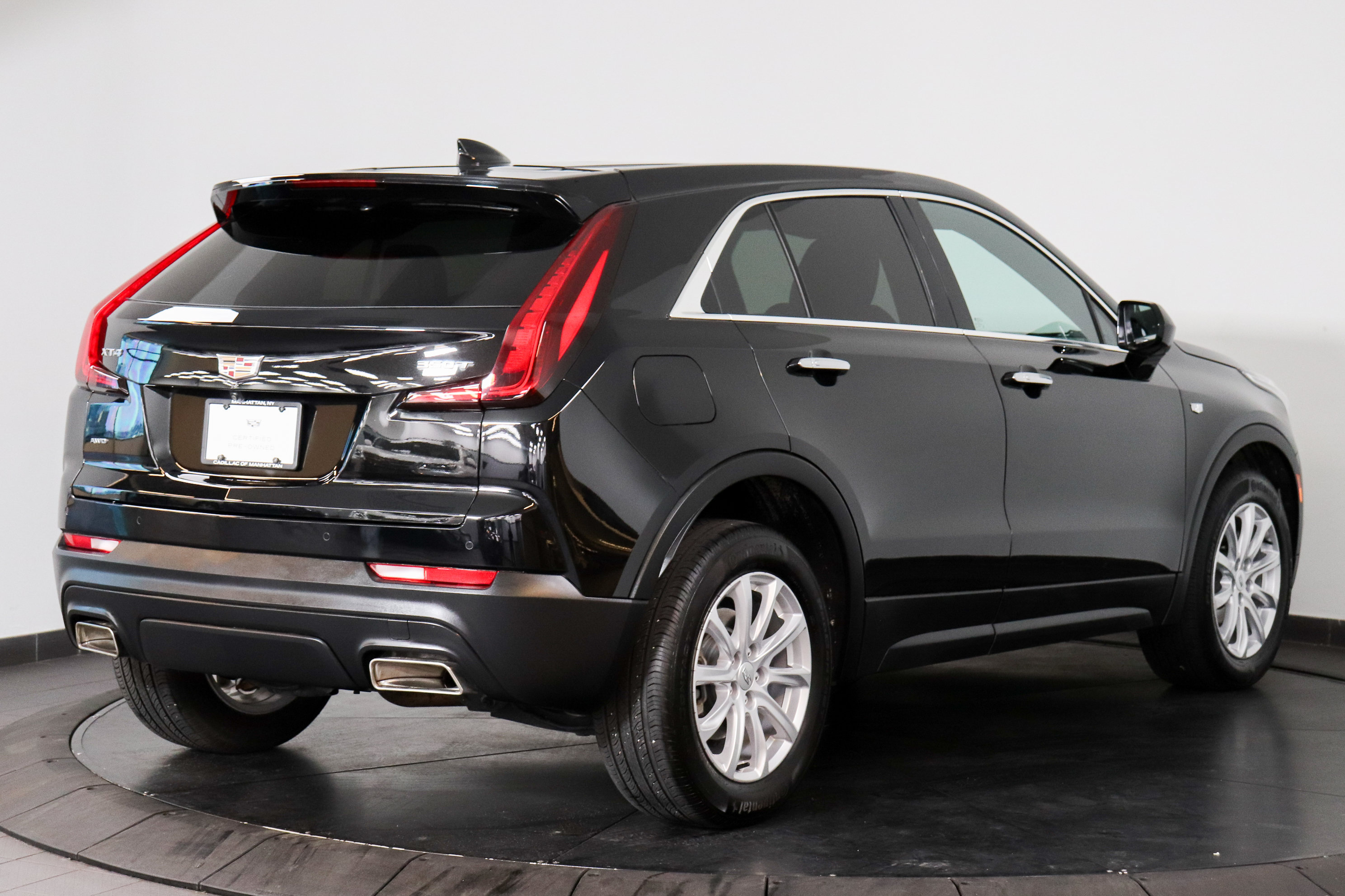Used 2023 Cadillac XT4 Luxury w/ Cold Weather Package AWD/4WD image 5