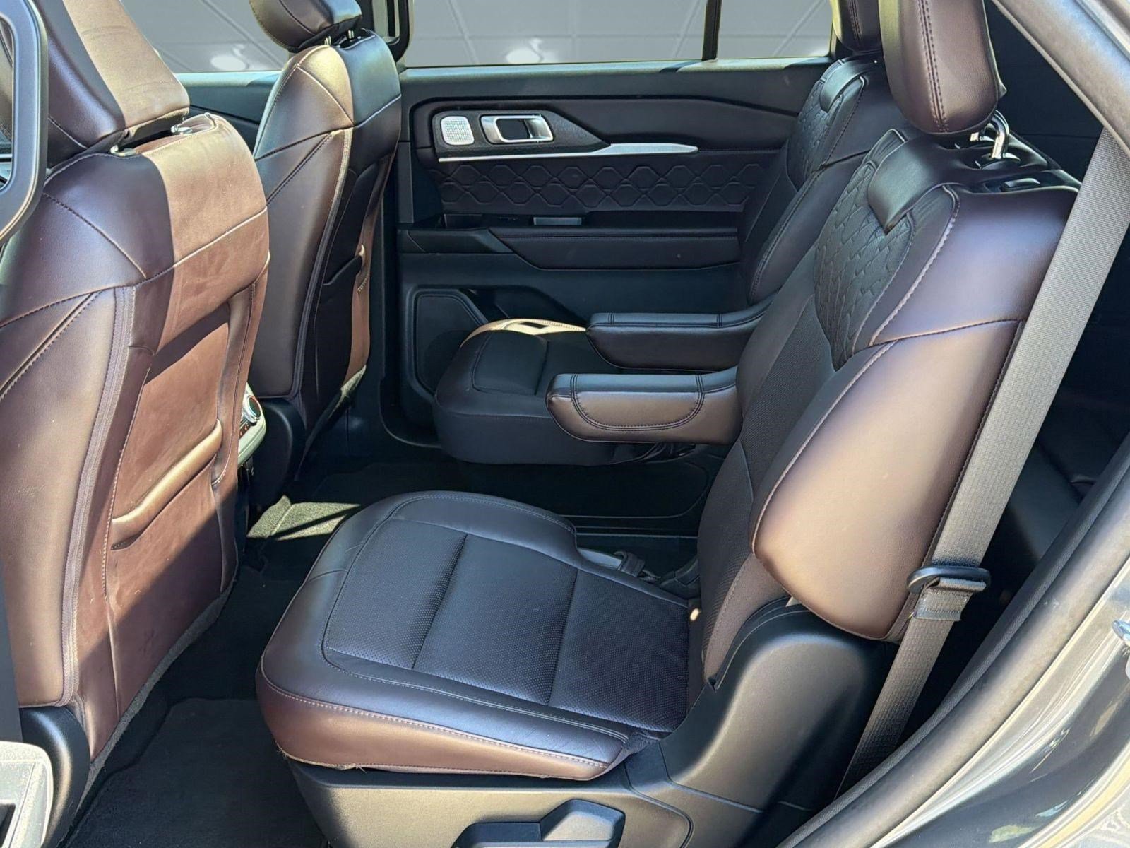 Used 2025 Ford Explorer Platinum w/ LUX Leather Package image 12