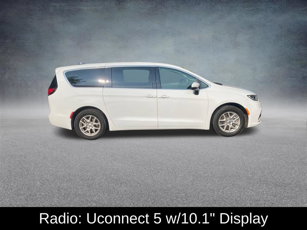 Used 2023 Chrysler Pacifica Touring-L FWD image 8