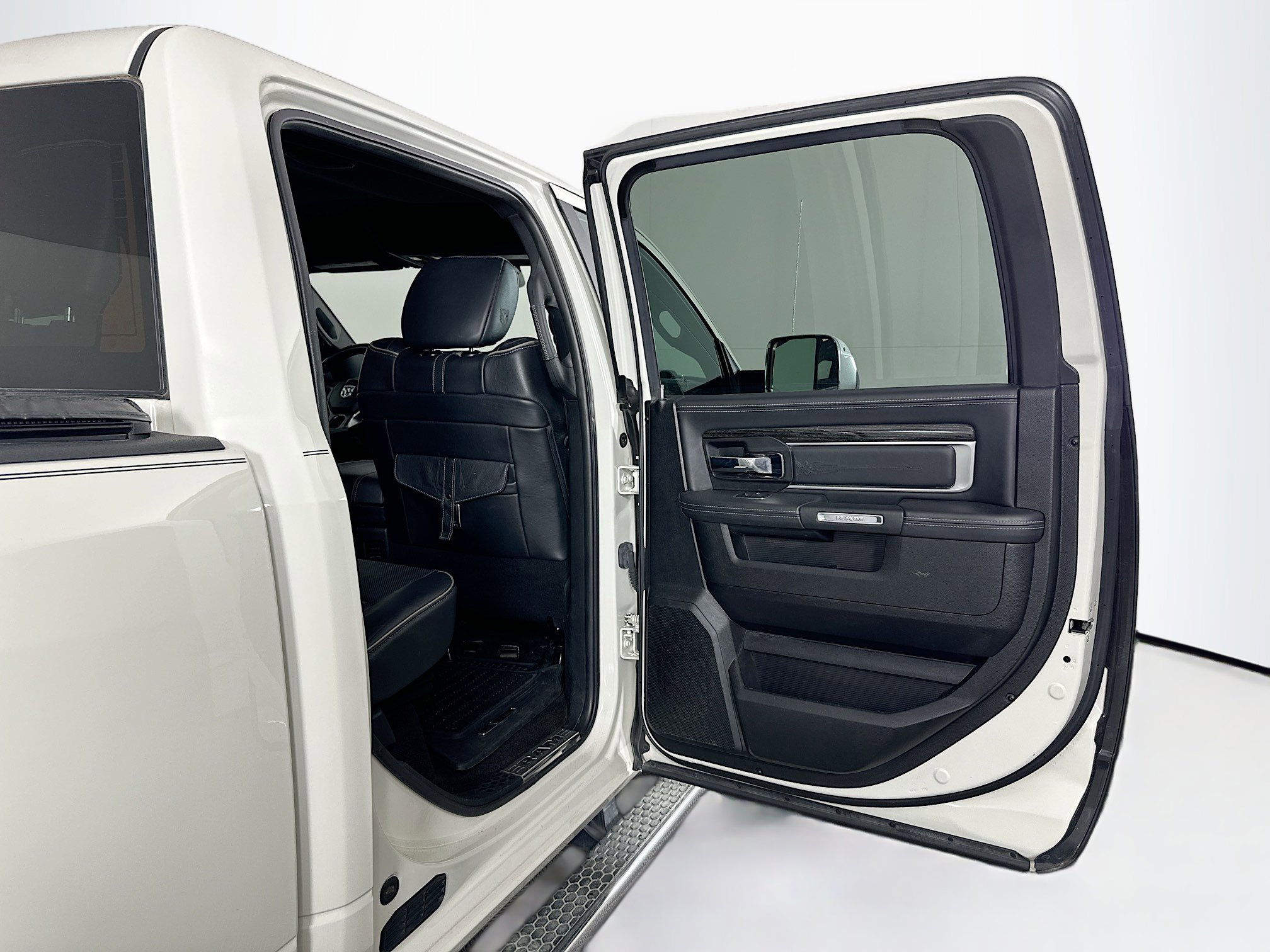 Used 2017 RAM 1500 Limited image 30