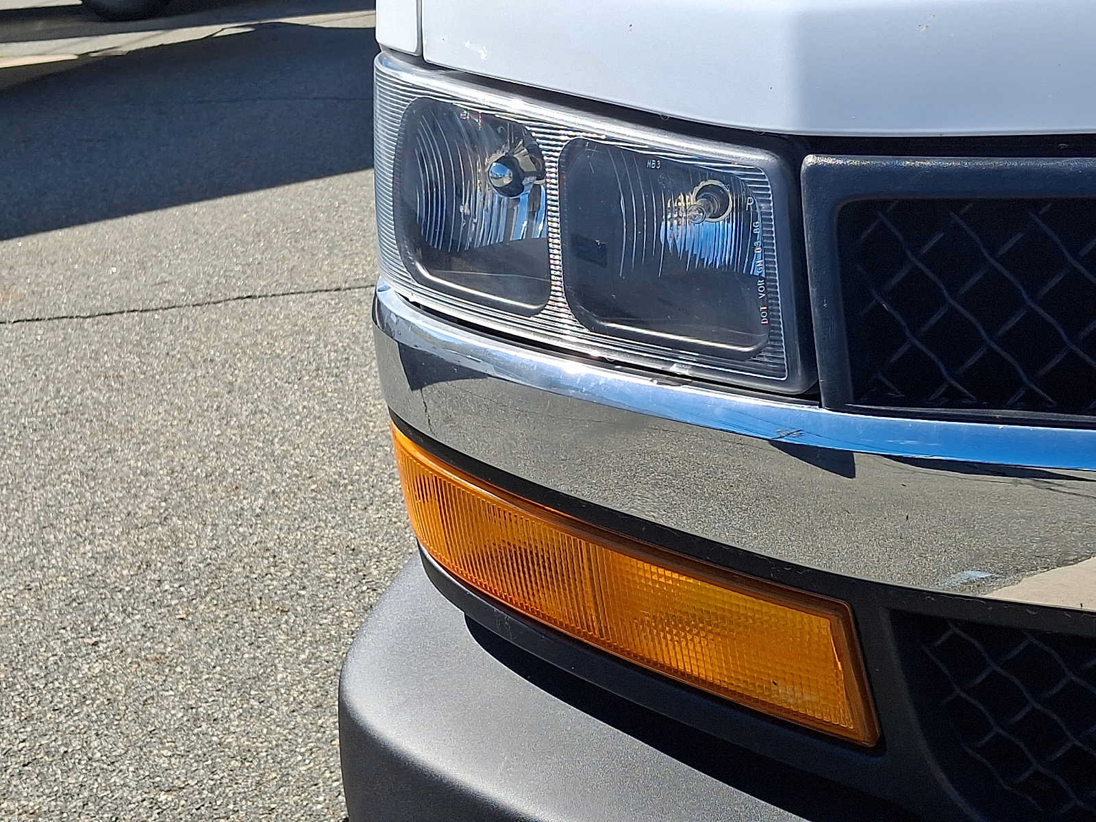 Used 2025 Chevrolet Express 2500 w/ Driver Convenience Package RWD image 9