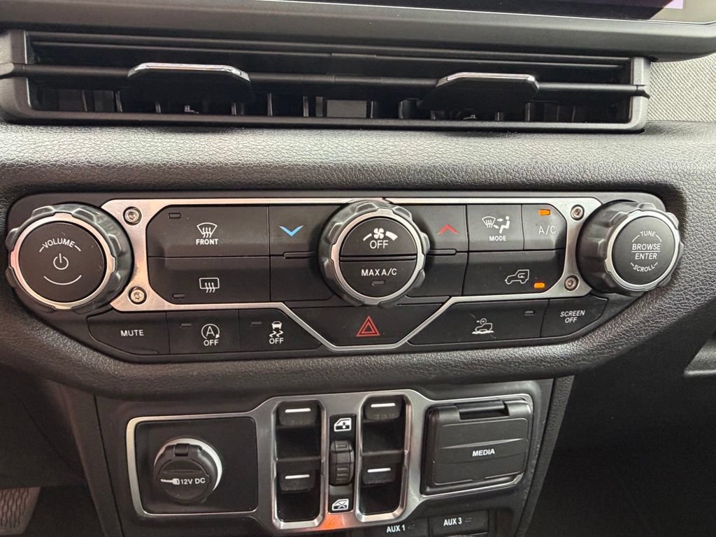 Used 2024 Jeep Gladiator Sport AWD/4WD image 26
