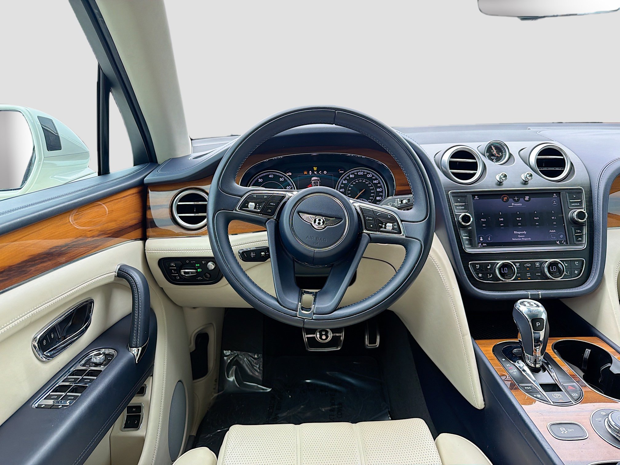 Used 2019 Bentley Bentayga image 17