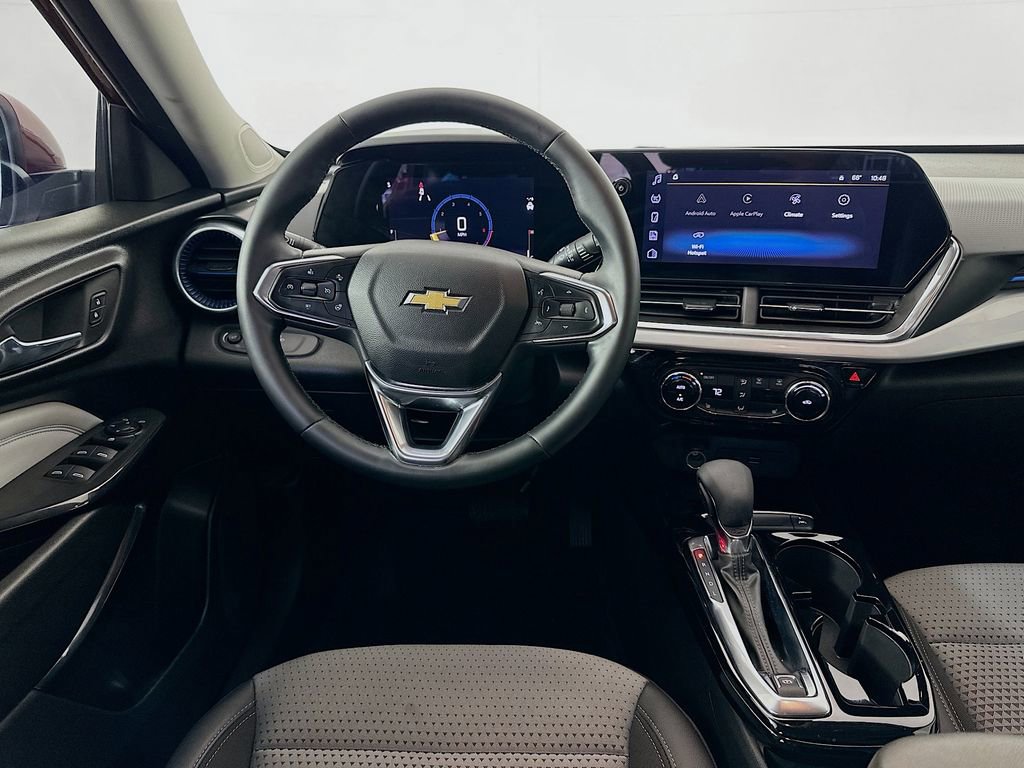 Used 2024 Chevrolet Trax LT w/ Sunroof Package image 22