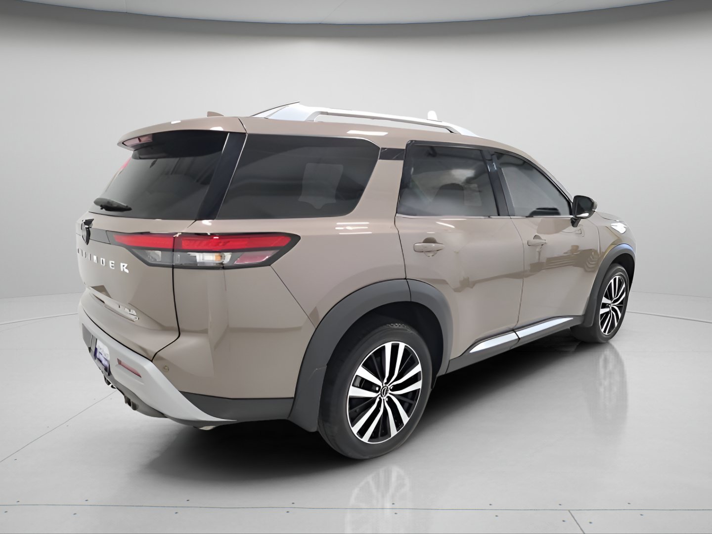 Used 2025 Nissan Pathfinder Platinum AWD/4WD image 6