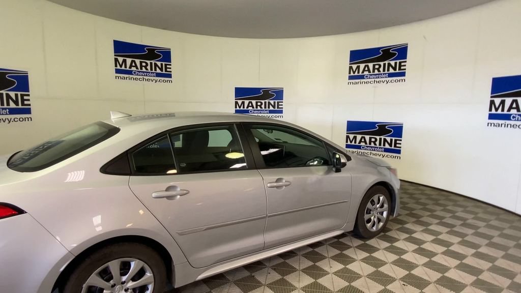 Used 2025 Toyota Corolla LE FWD image 2