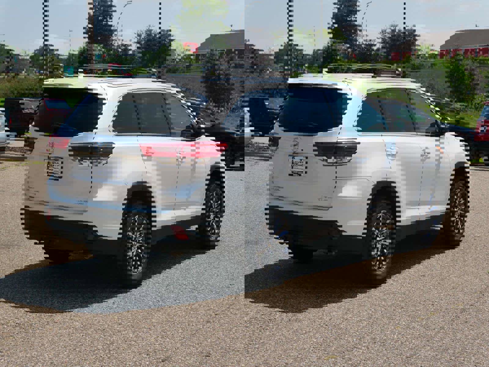 Used 2019 Toyota Highlander XLE image 7