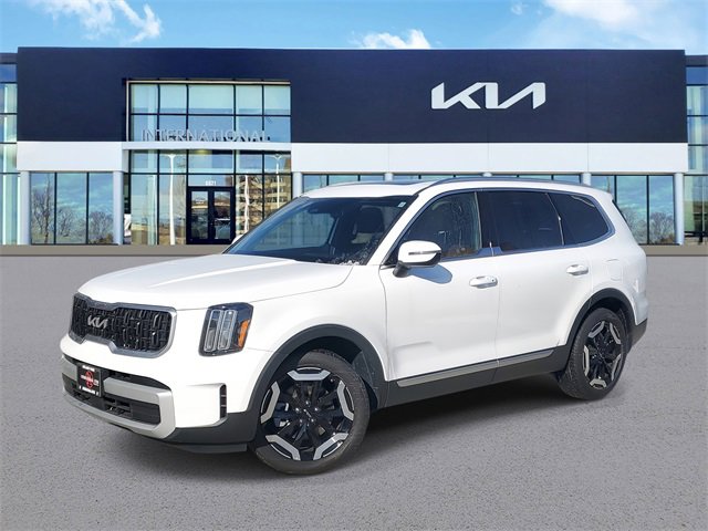Used 2024 Kia Telluride EX w/ EX Captain's Chair Package
