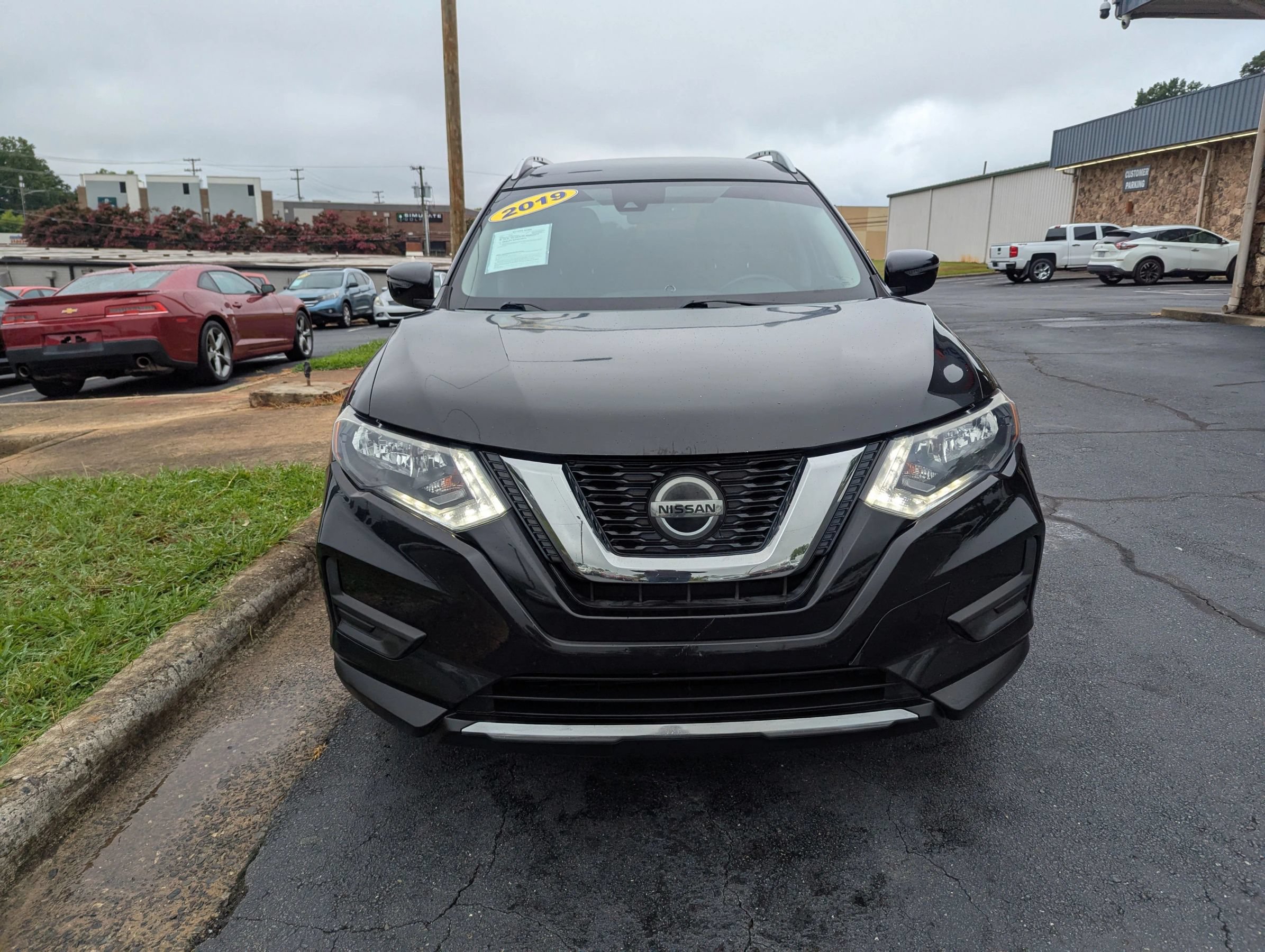 Used 2019 Nissan Rogue SV FWD image 2