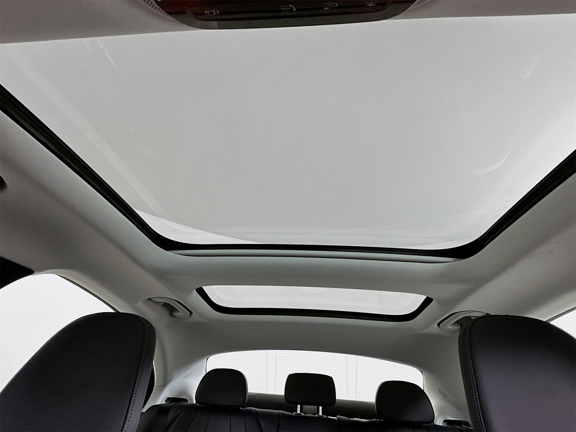 New 2026 Mercedes-Benz E 350 4MATIC Sedan image 24