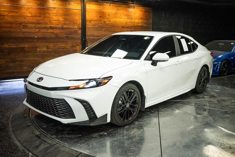 Used 2025 Toyota Camry SE w/ Convenience Package image 2