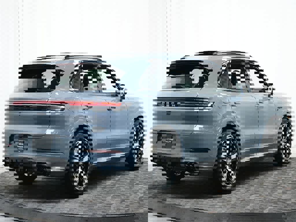 New 2025 Porsche Cayenne Turbo image 7