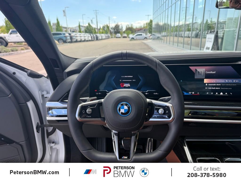 Used 2025 BMW i7 xDrive60 w/ Executive Package AWD/4WD image 17