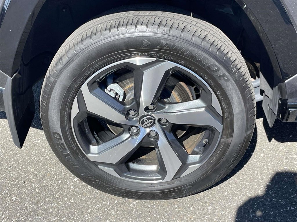 Used 2023 Toyota RAV4 SE image 9