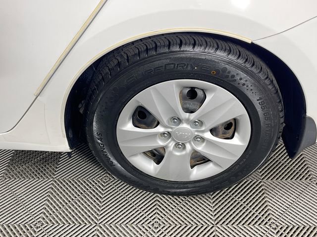 Used 2017 Kia Forte LX FWD image 28