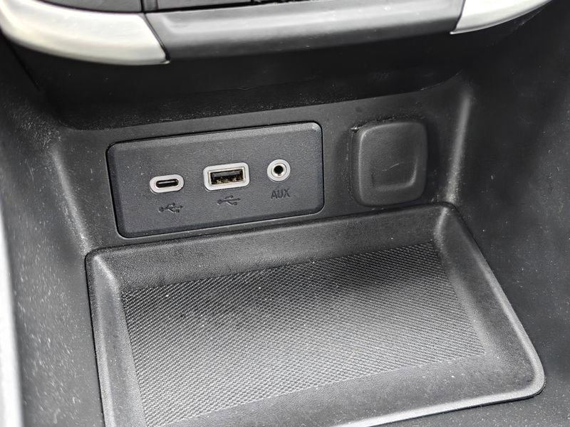 Used 2023 GMC Terrain SLE w/ Driver Convenience Package image 34