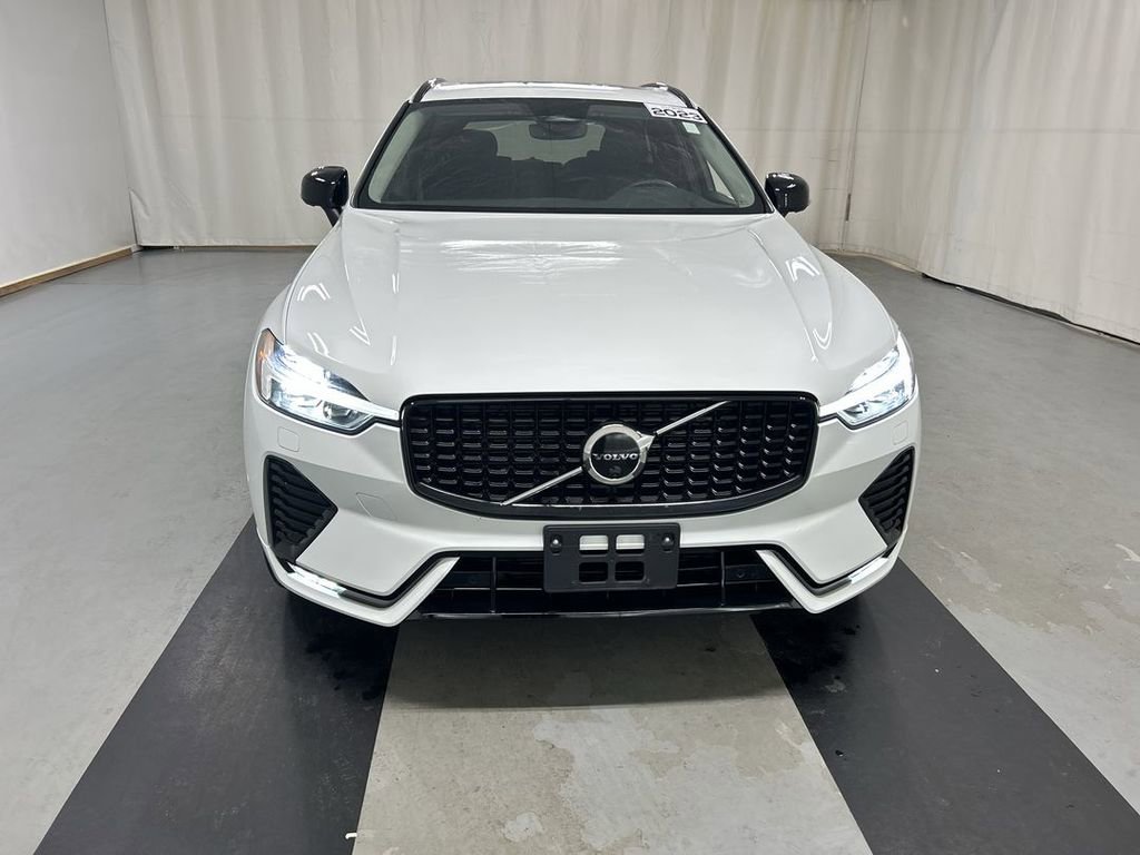 Used 2023 Volvo XC60 B5 Plus w/ Climate Package AWD/4WD image 2