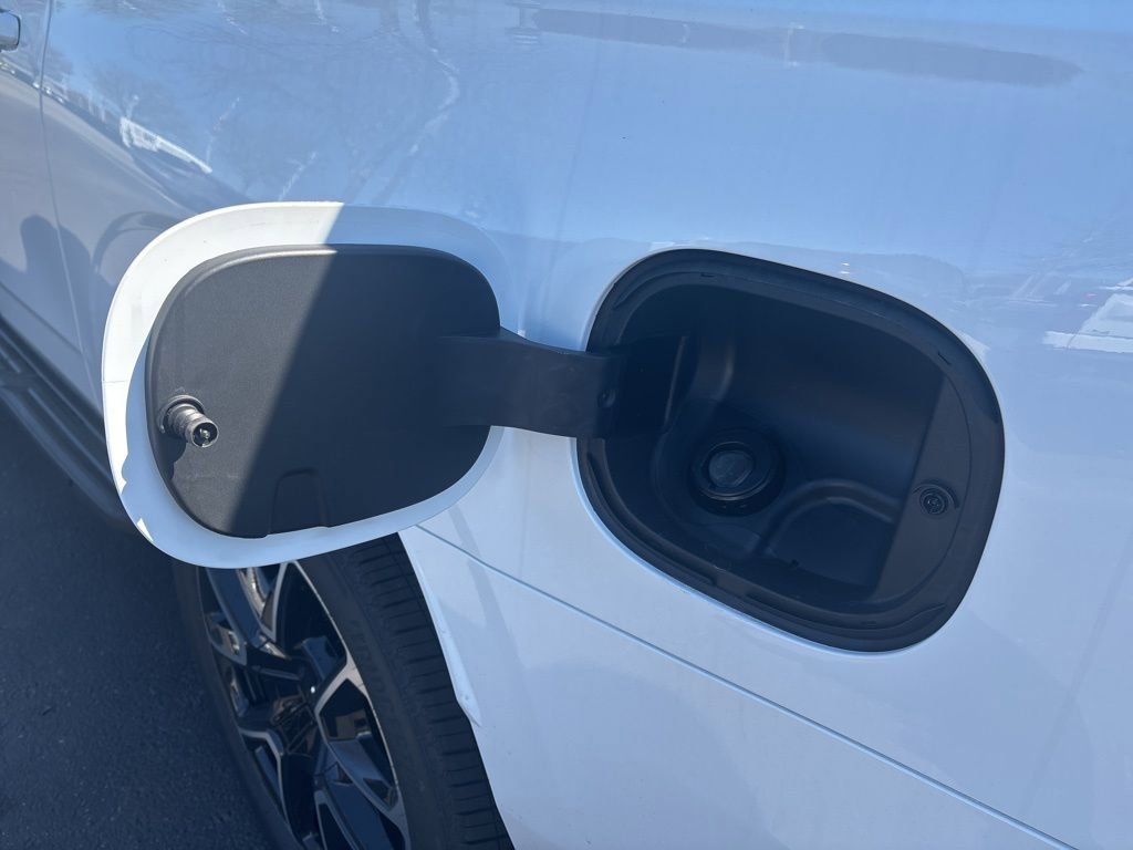 New 2026 Chevrolet Suburban RST w/ RST Capability Package image 12