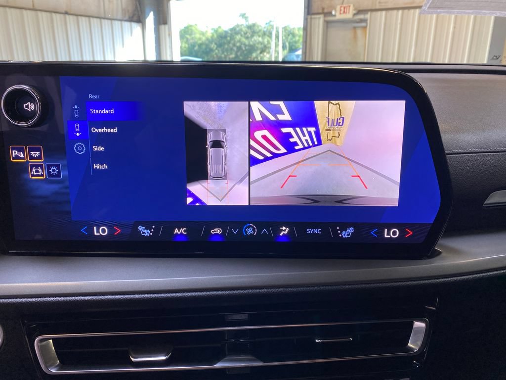 Used 2026 Chevrolet Traverse LT w/ Driver Confidence Package FWD image 44