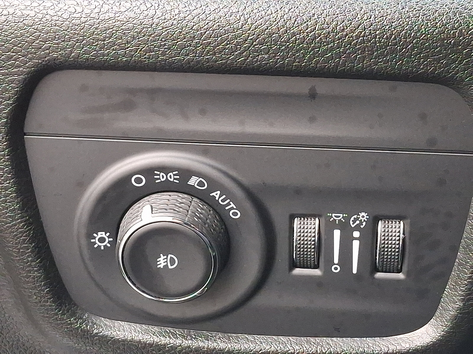 Used 2023 Jeep Grand Cherokee Limited image 25