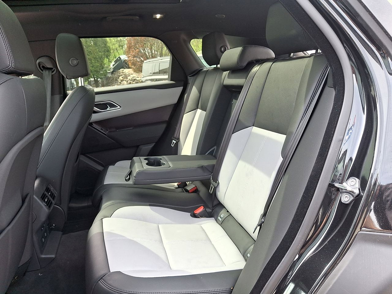 Certified 2026 Land Rover Range Rover Velar Dynamic SE AWD/4WD image 27