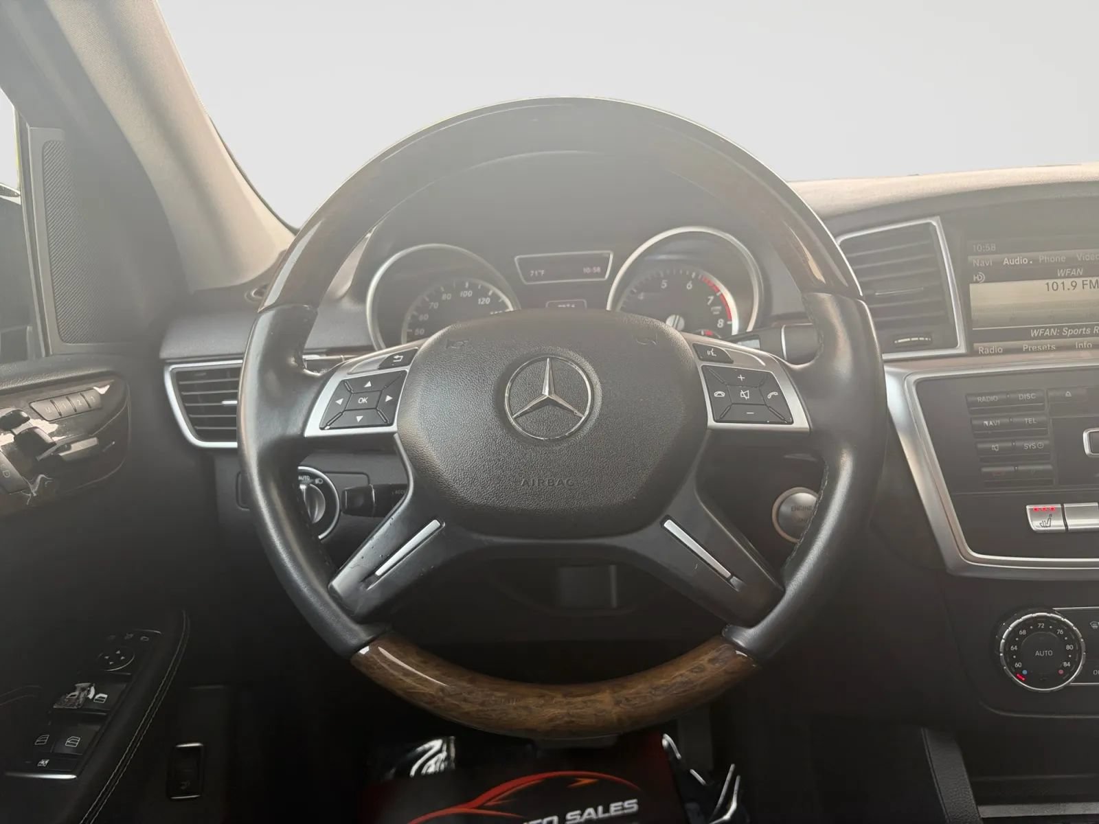 Used 2015 Mercedes-Benz ML 350 4MATIC w/ Premium 1 Package image 29