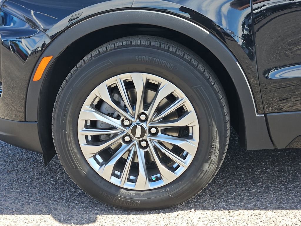 Used 2025 Cadillac XT4 Premium Luxury image 9