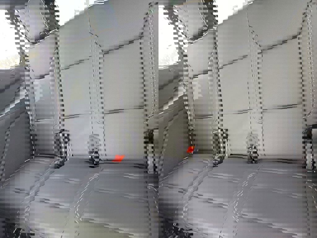 Used 2024 GMC Yukon SLT w/ SLT Luxury Package image 13