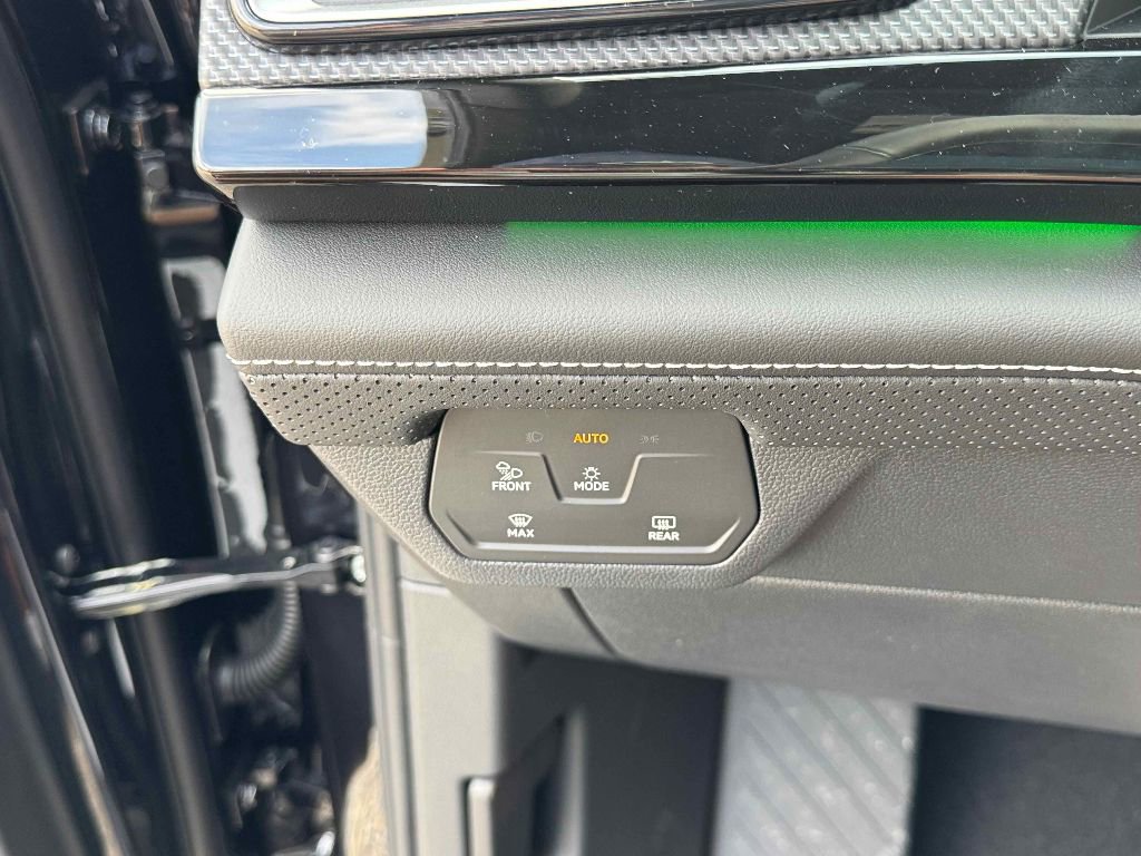 New 2026 Volkswagen Atlas Cross Sport SEL image 21