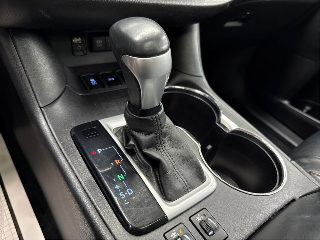 Used 2017 Toyota Highlander XLE w/ Carpet Mat Package image 32