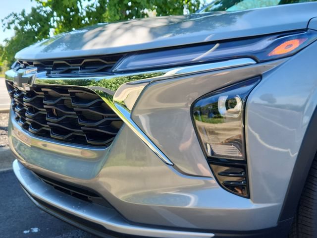 New 2026 Chevrolet Trax LT w/ Sunroof Package FWD image 10