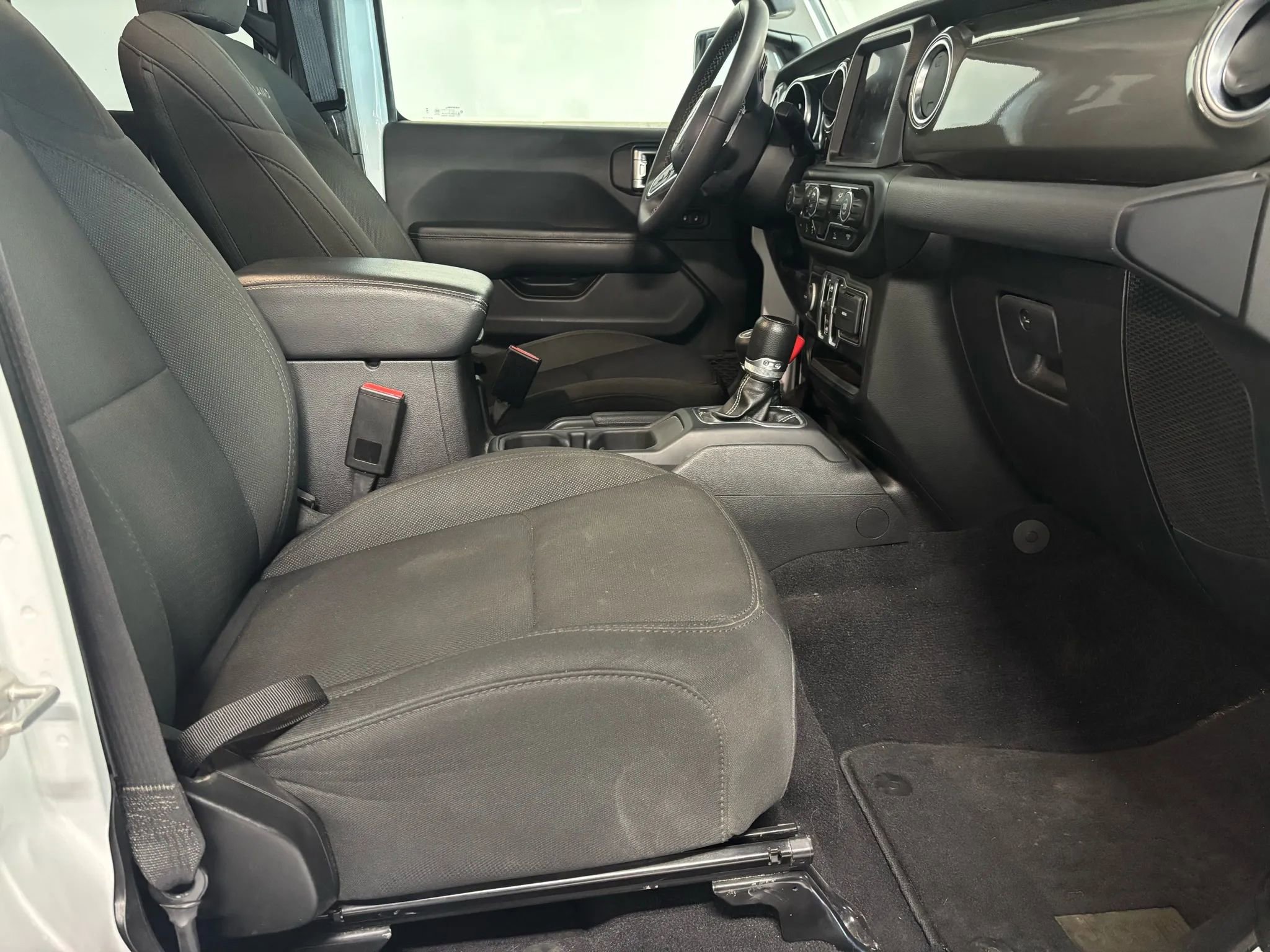 Used 2023 Jeep Gladiator Overland image 14