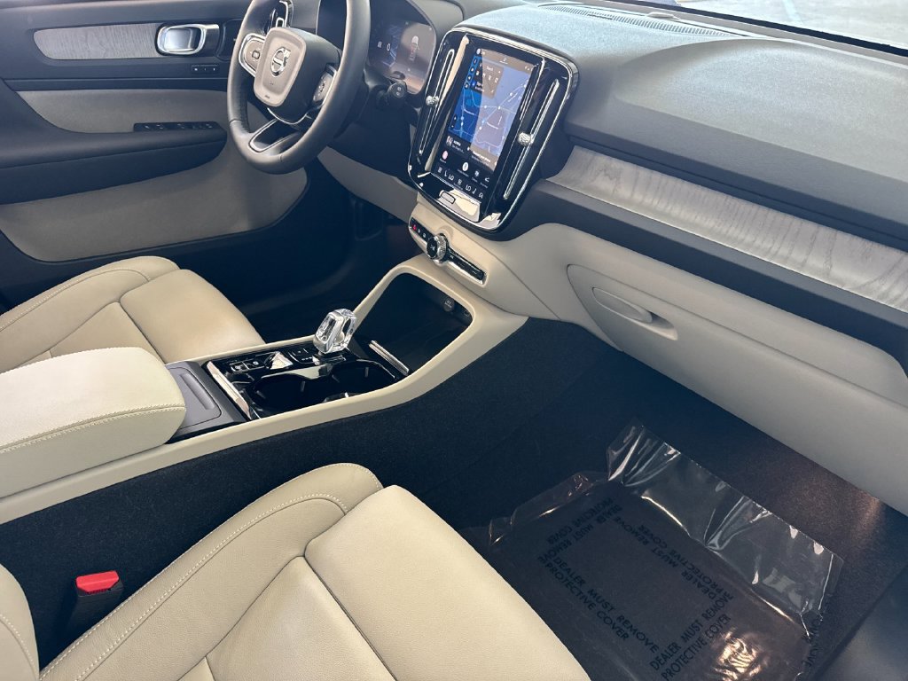 Certified 2024 Volvo XC40 B5 Ultimate w/ Protection Package Premier AWD/4WD image 15