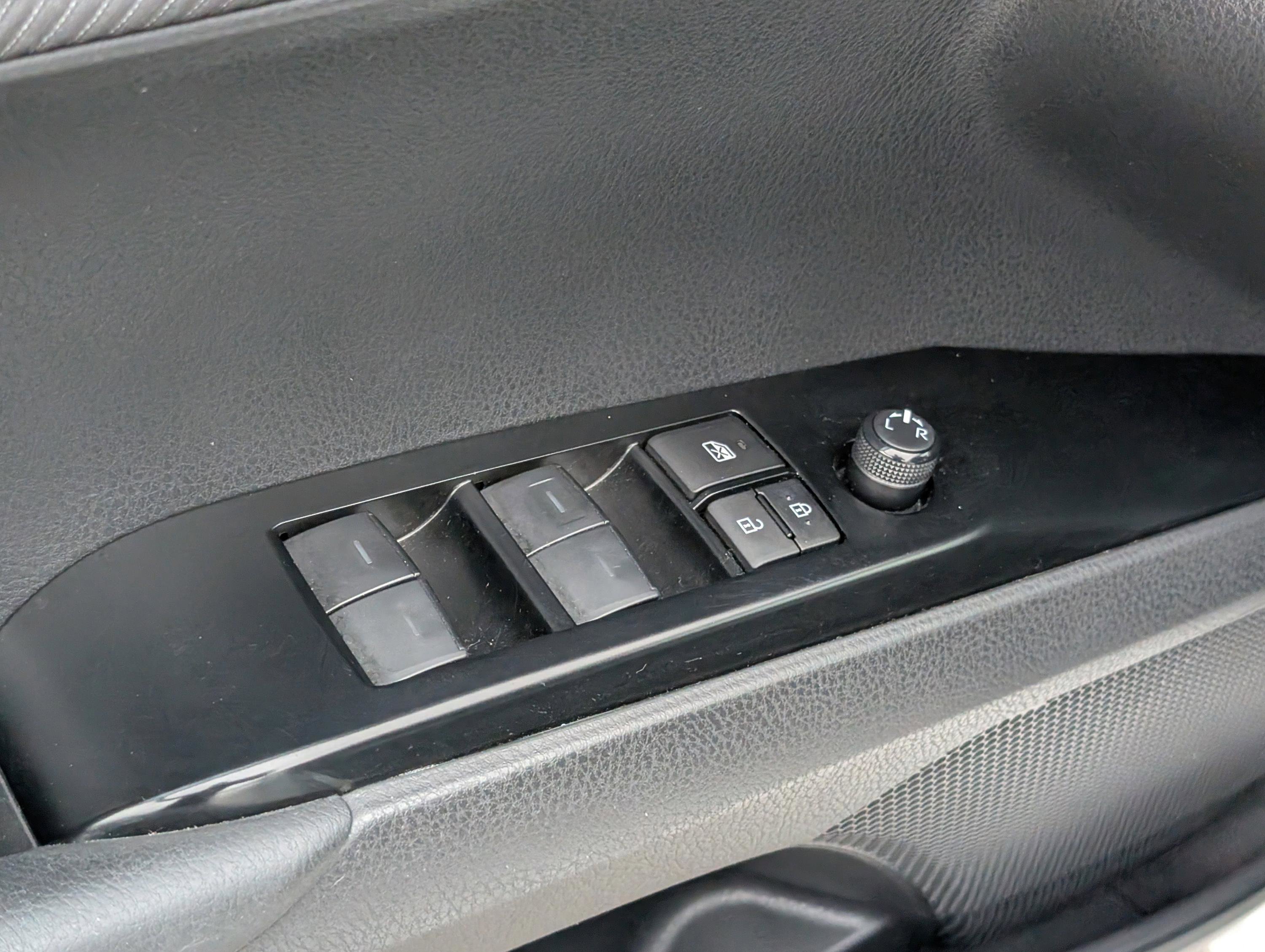 Used 2025 Toyota Camry SE image 12