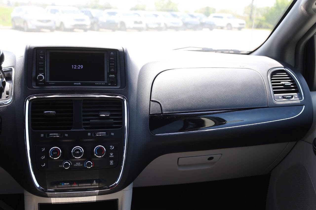 Used 2019 Dodge Grand Caravan SXT FWD image 26