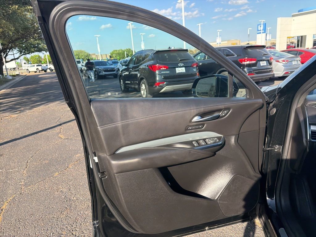 Used 2023 Cadillac XT4 Premium Luxury image 9