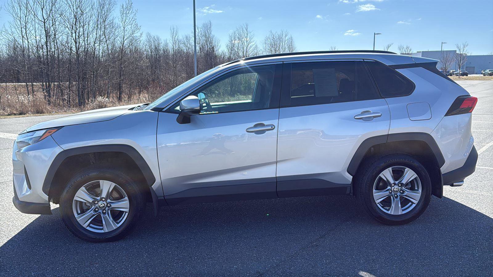 Used 2022 Toyota RAV4 XLE w/ Convenience Package image 12