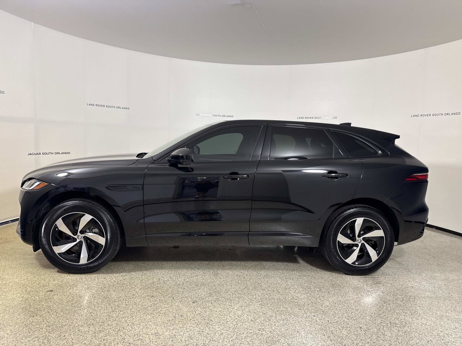 Used 2026 Jaguar F-PACE R-Dynamic S AWD/4WD image 2