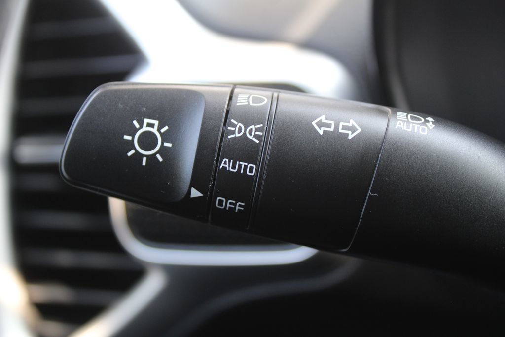 Certified 2025 Kia Soul LX w/ LX Technology Package FWD image 26