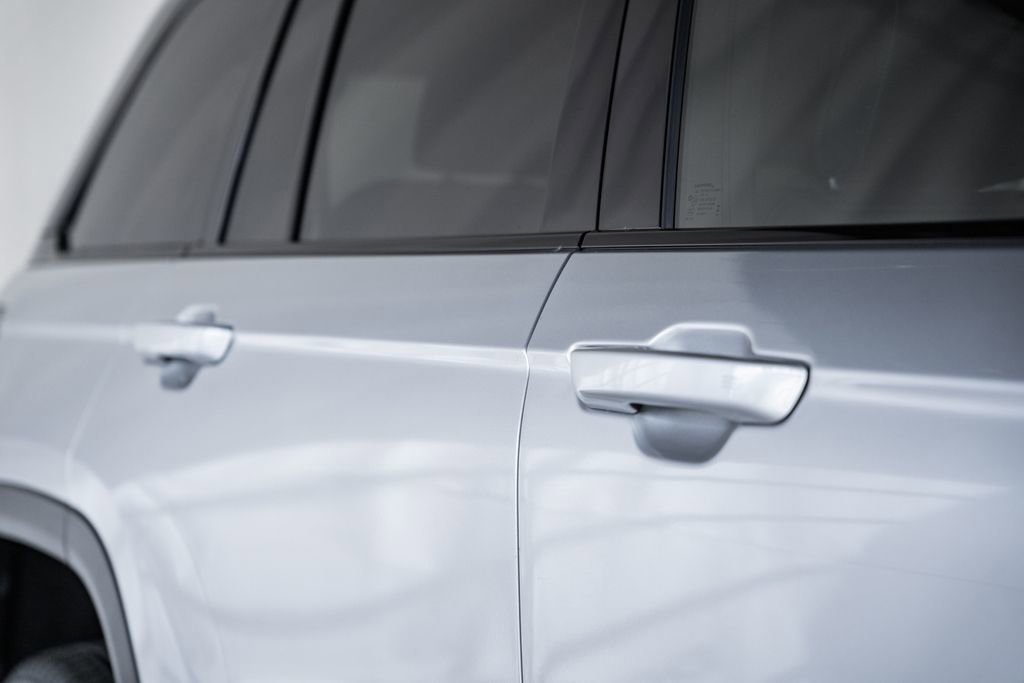 New 2025 Jeep Grand Cherokee Limited image 16