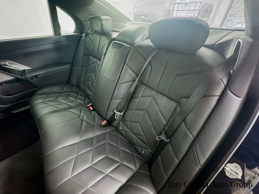 Used 2024 BMW 740i xDrive w/ Premium Package AWD/4WD image 25