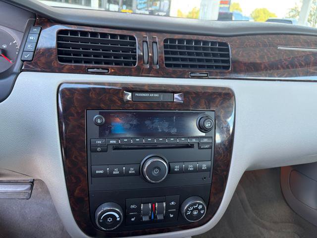 Used 2013 Chevrolet Impala LTZ FWD image 27