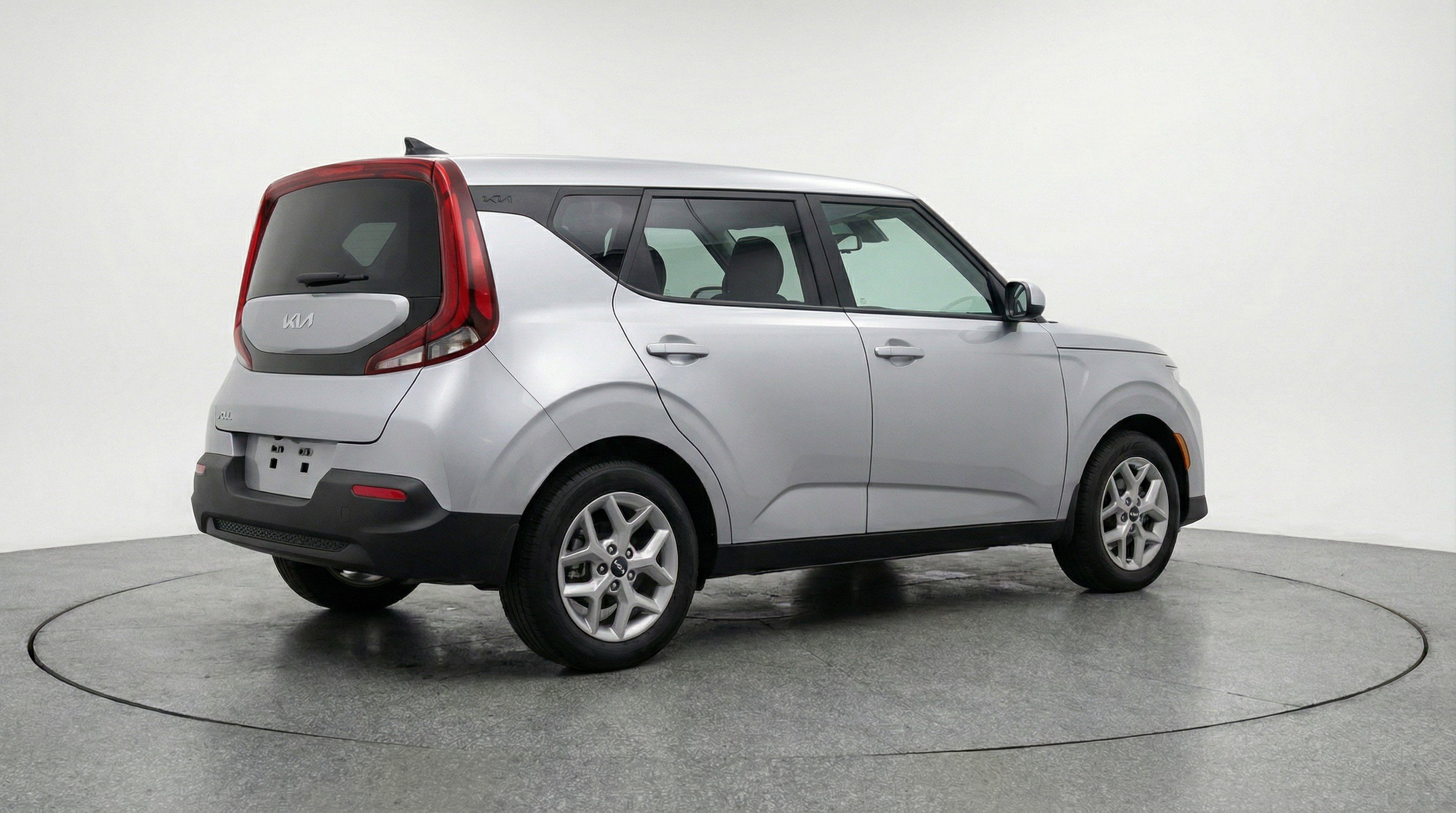 Used 2025 Kia Soul LX w/ LX Technology Package FWD image 9