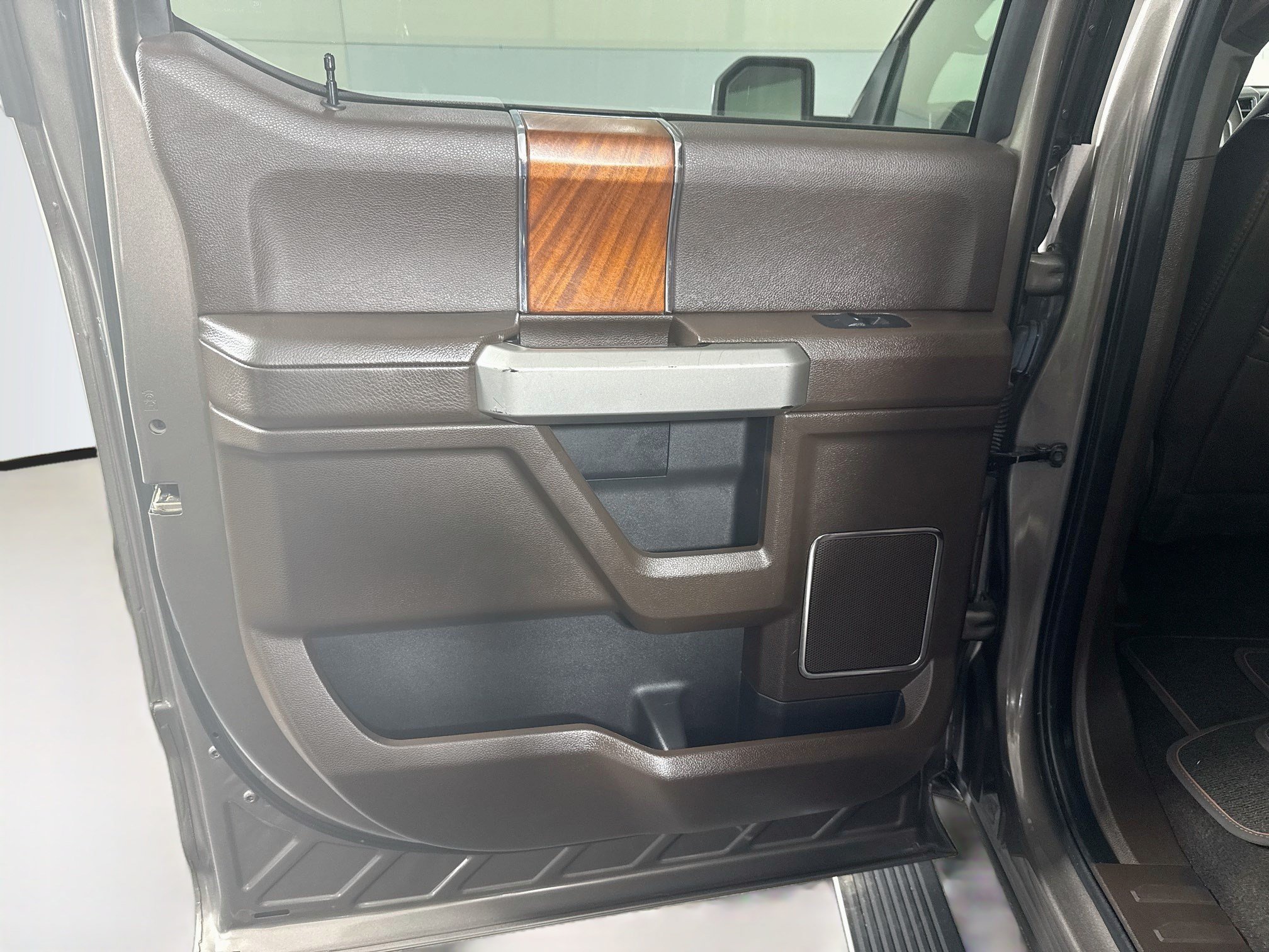 Used 2019 Ford F150 King Ranch w/ Equipment Group 601A Luxury AWD/4WD image 26