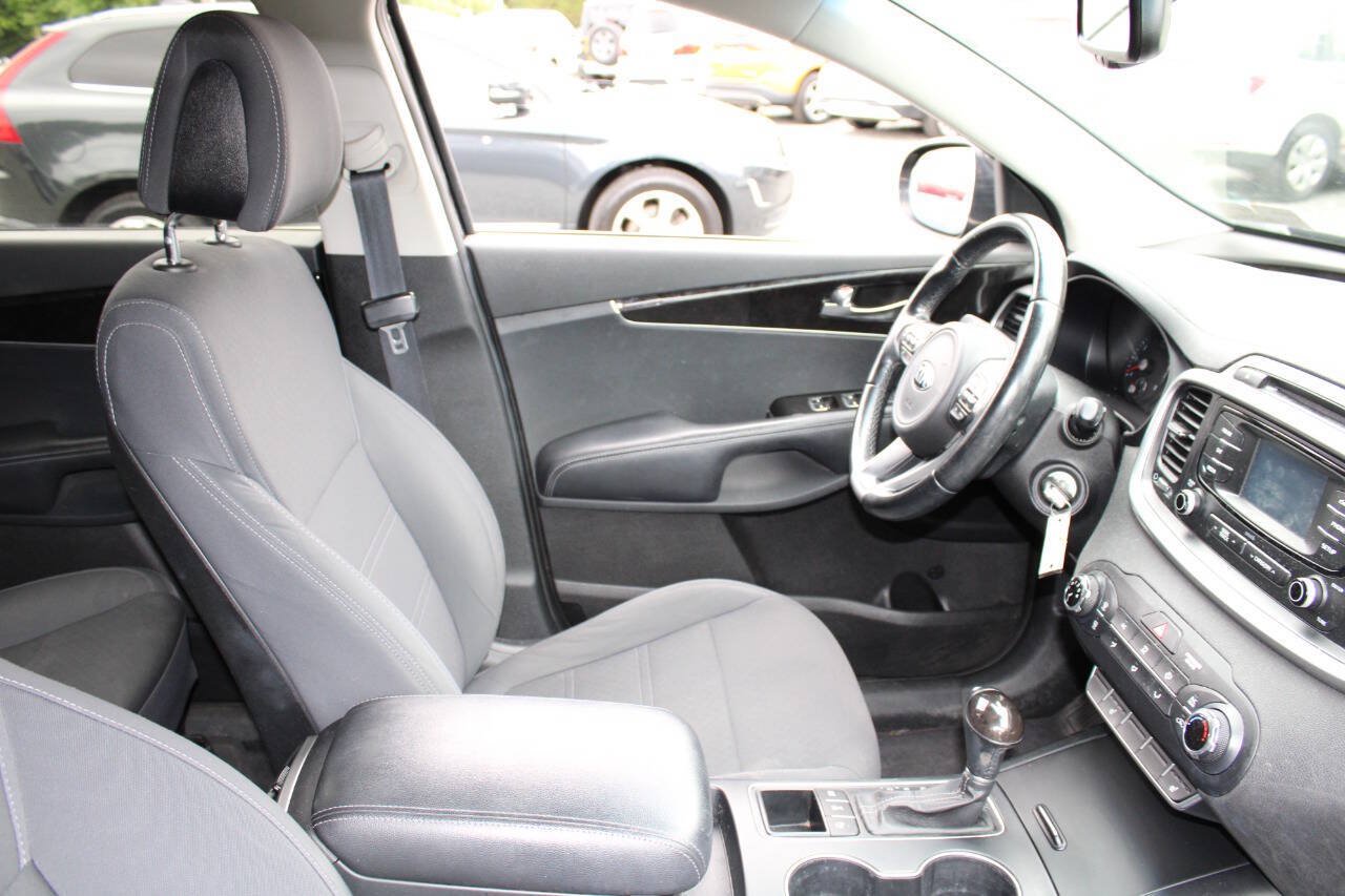 Used 2016 Kia Sorento LX w/ LX Convenience Package AWD/4WD image 11