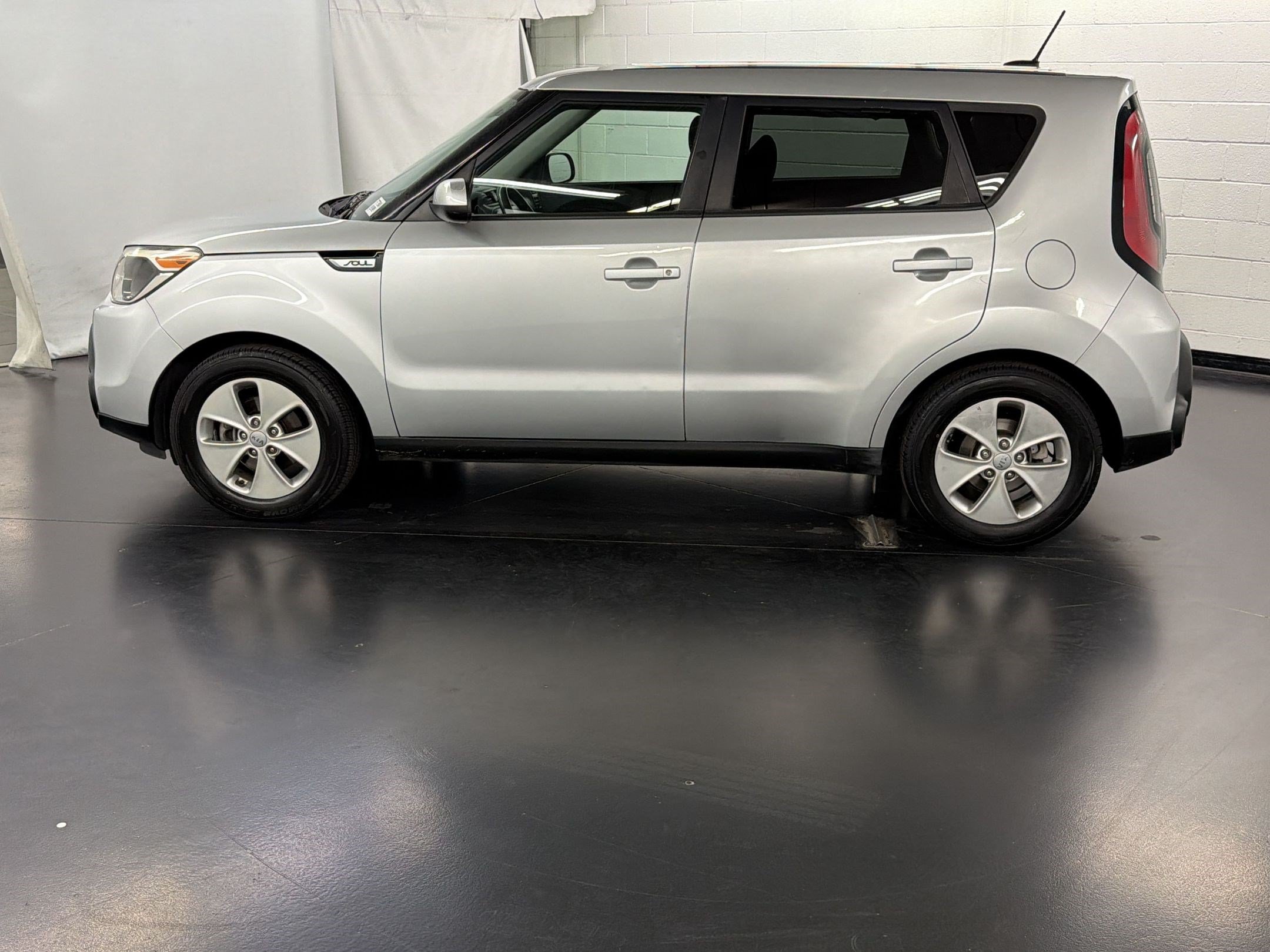 Used 2015 Kia Soul FWD image 2