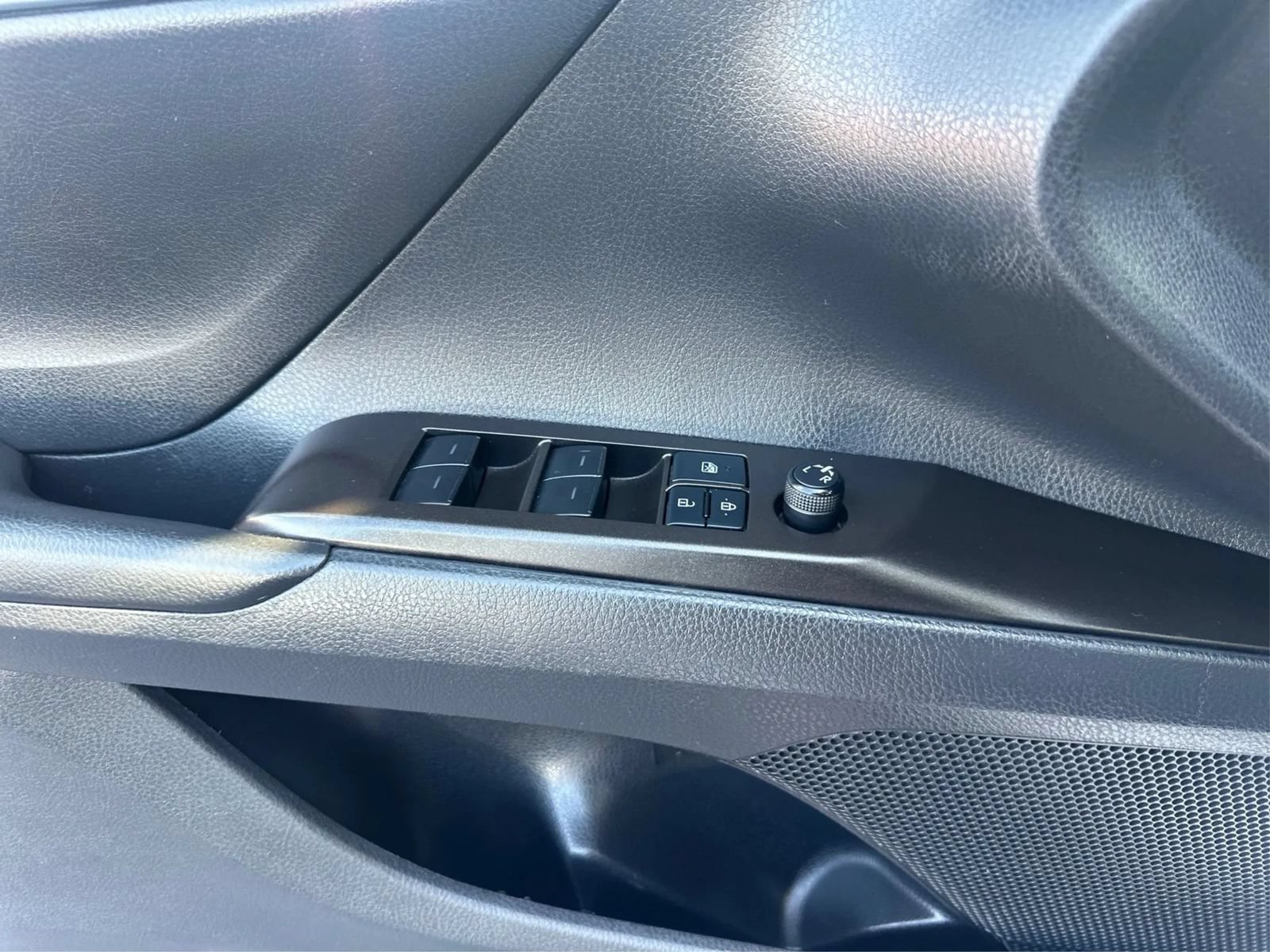 Used 2021 Toyota Camry LE FWD image 19